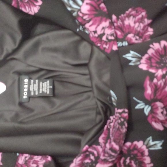 Blouse - flowered with strap details in the back - Picture 2 of 4